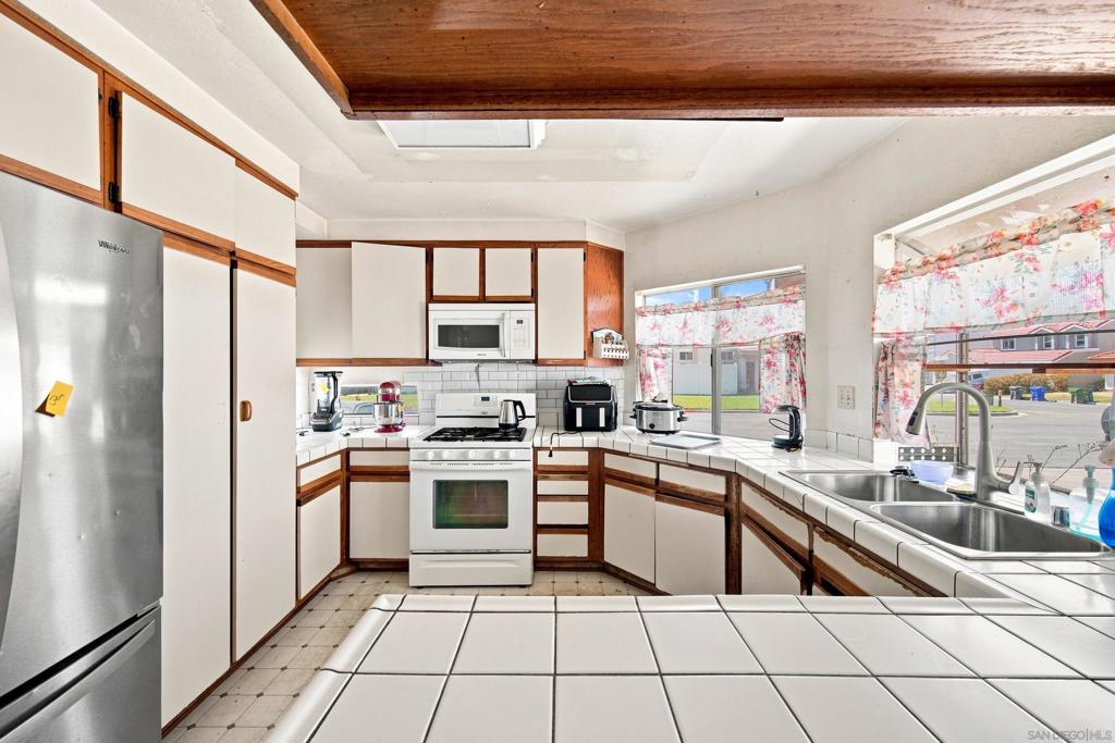 4524 Goldfinch Property Photo 8