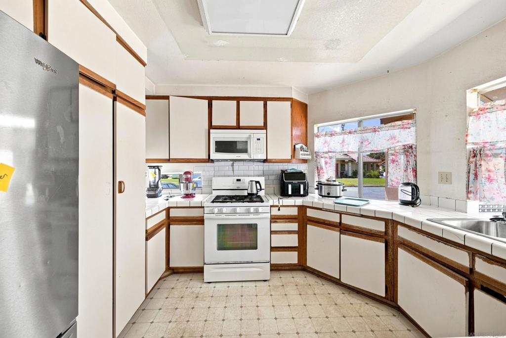4524 Goldfinch Property Photo 9
