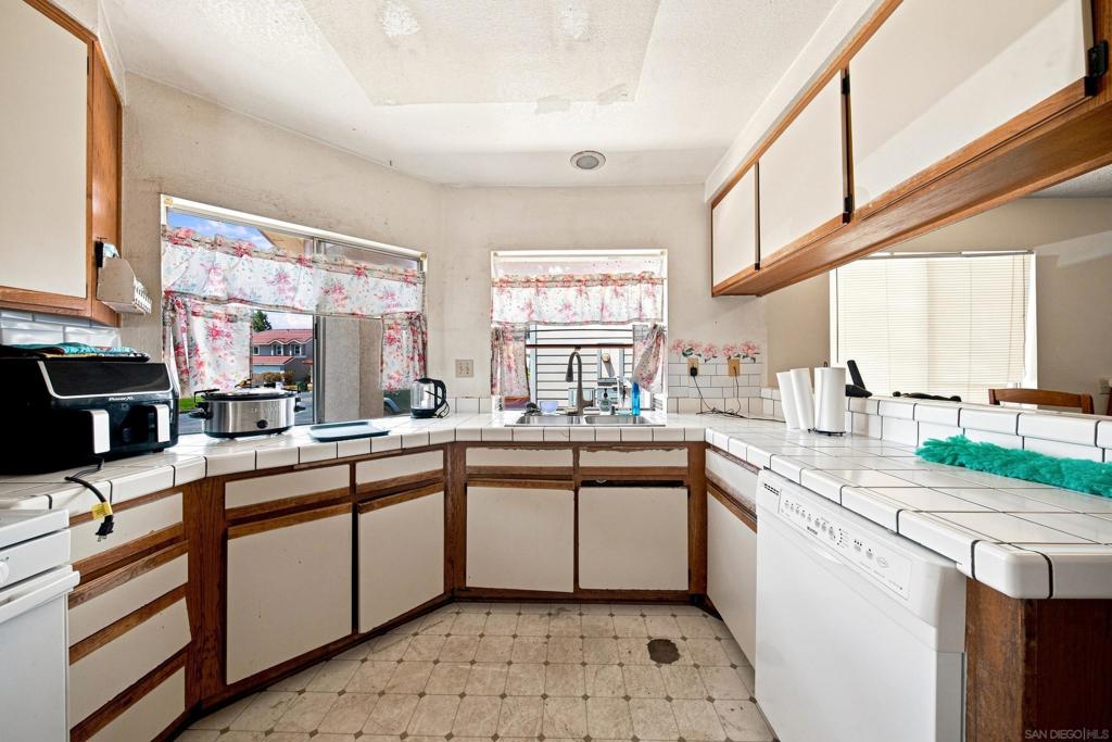 4524 Goldfinch Property Photo 10