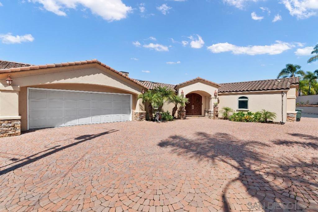 1015 W Via Rancho Property Photo 1