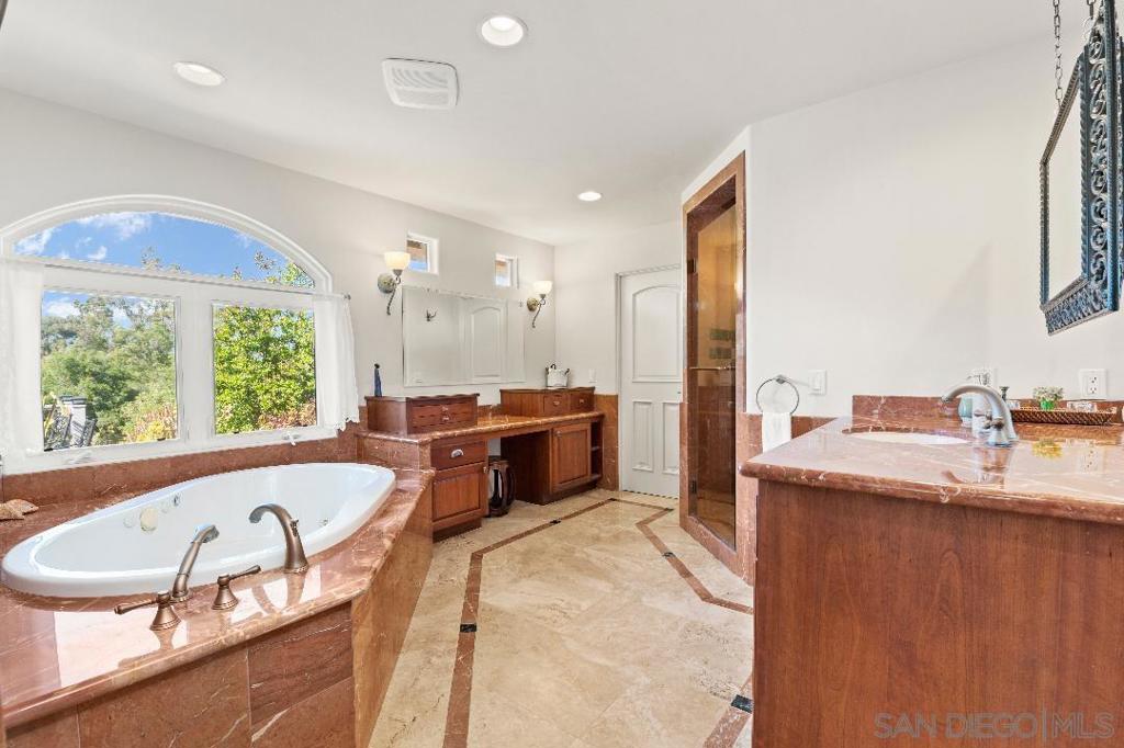 1015 W Via Rancho Property Photo 8