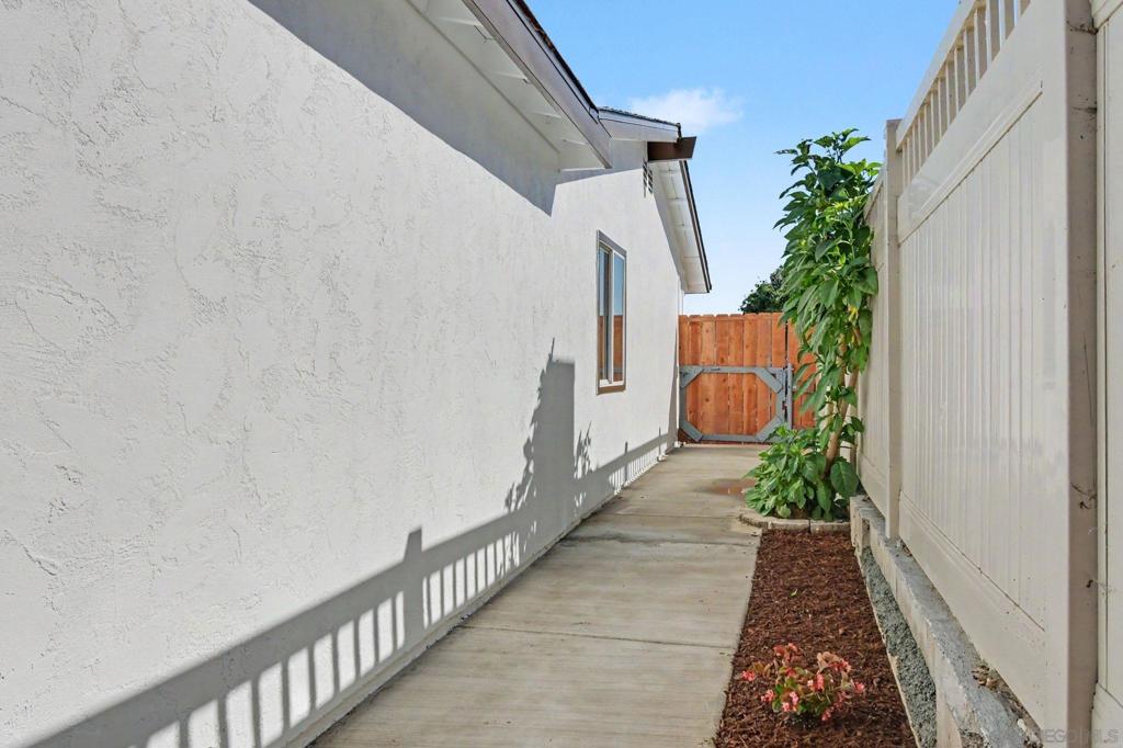 559 Glencrest Dr Property Photo 35