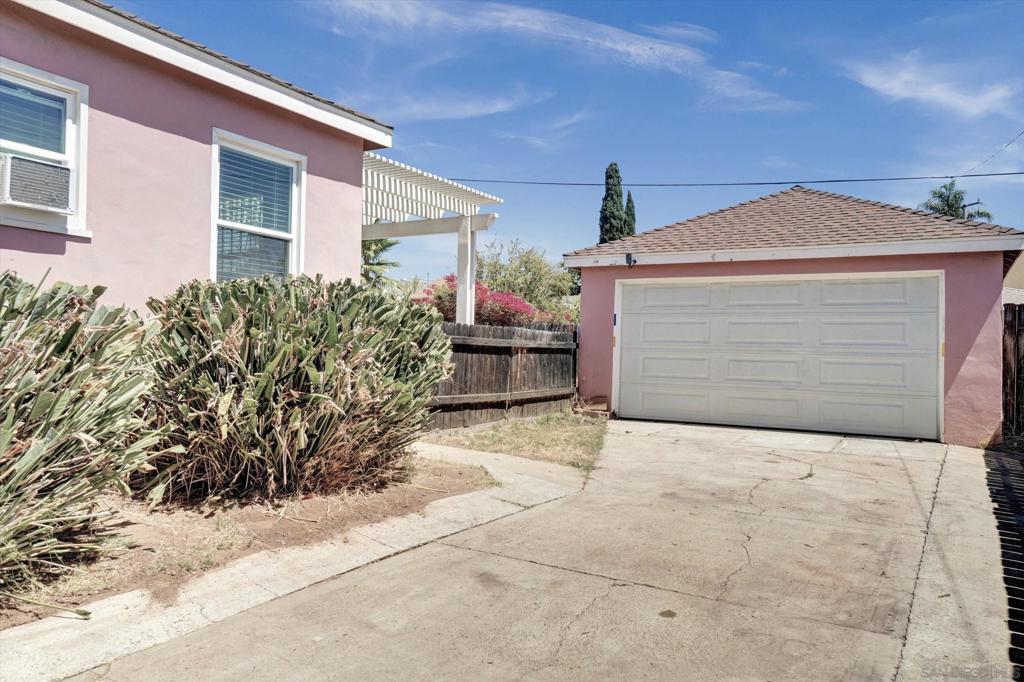 4746 Beech Property Photo 4