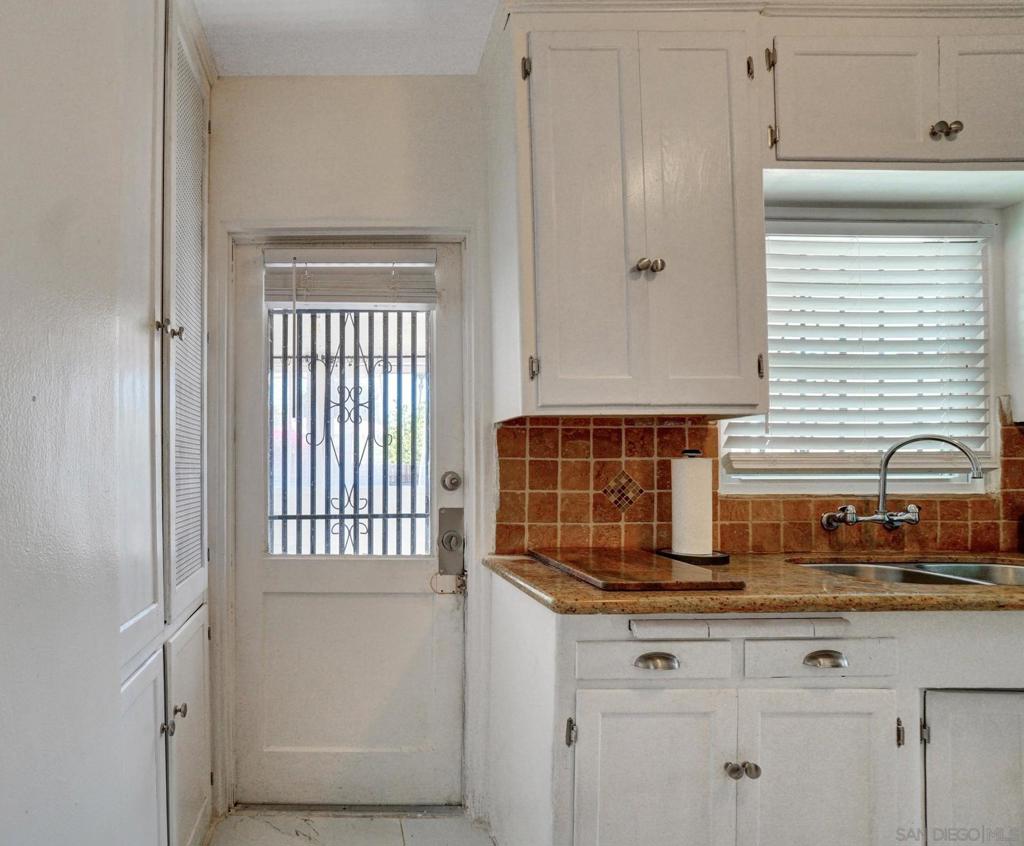 4746 Beech Property Photo 11