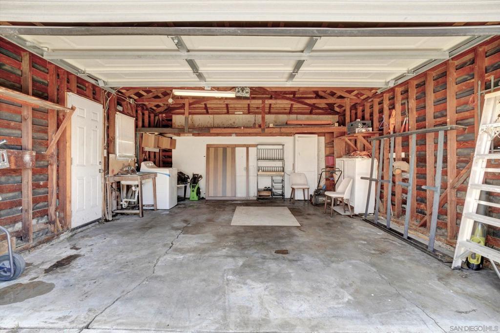 4746 Beech Property Photo 29
