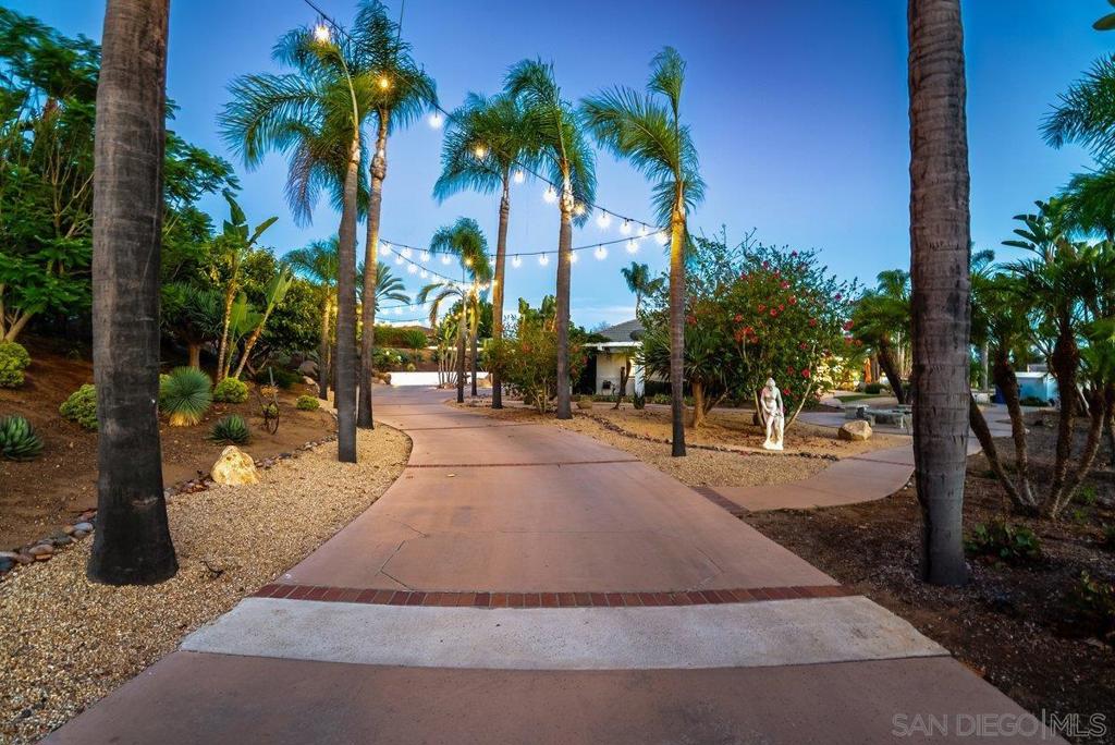 33 Gateview Property Photo 4