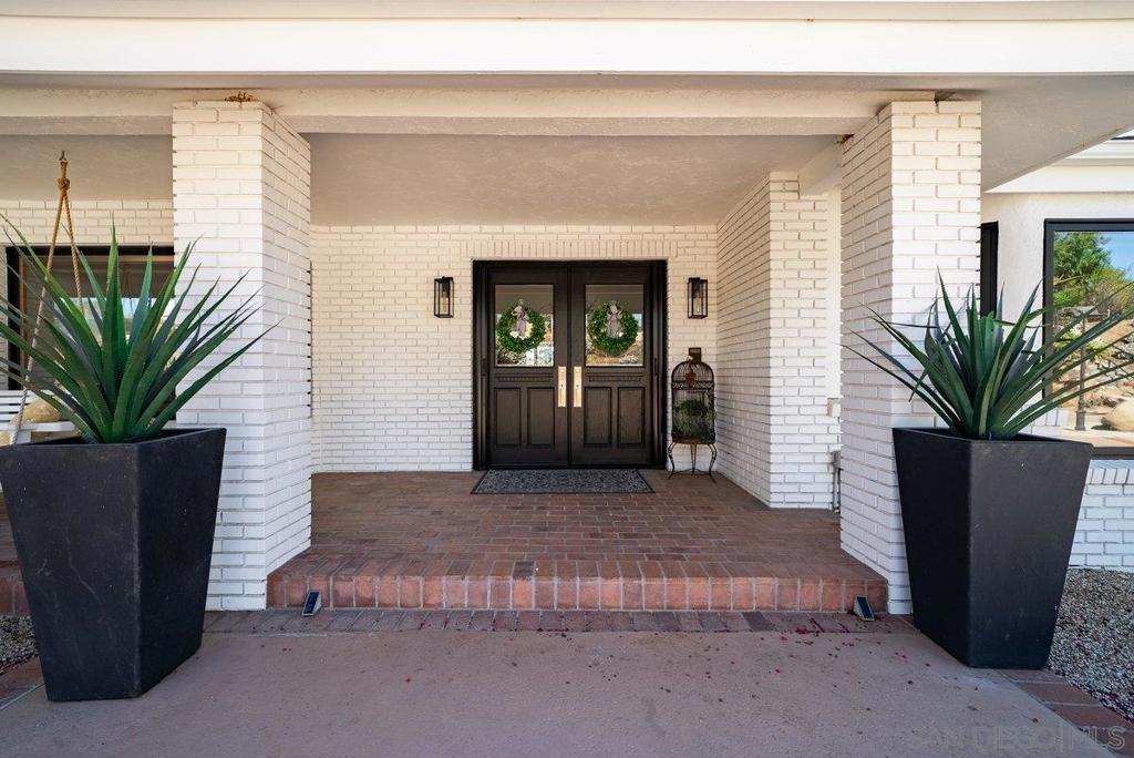 33 Gateview Property Photo 8