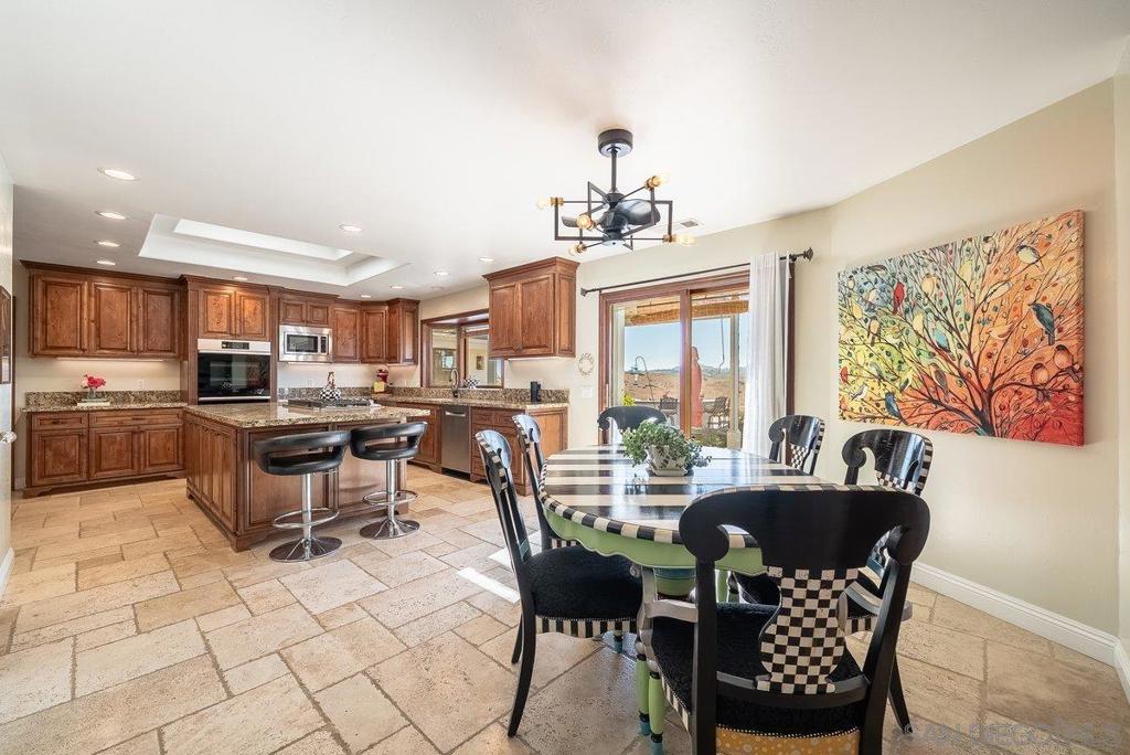 33 Gateview Property Photo 16