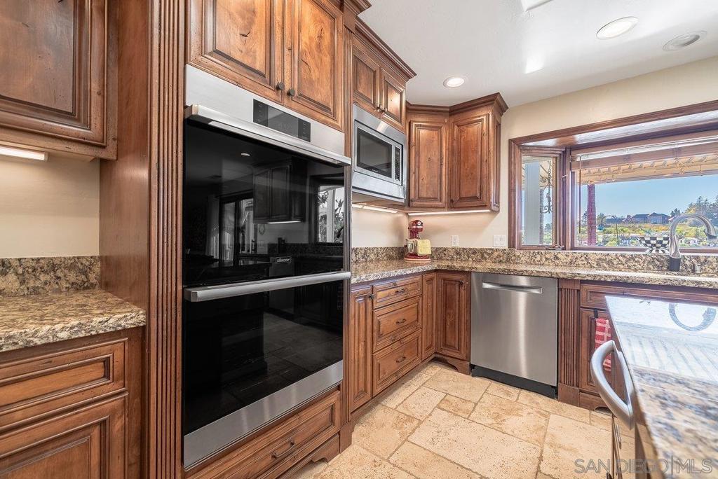 33 Gateview Property Photo 21