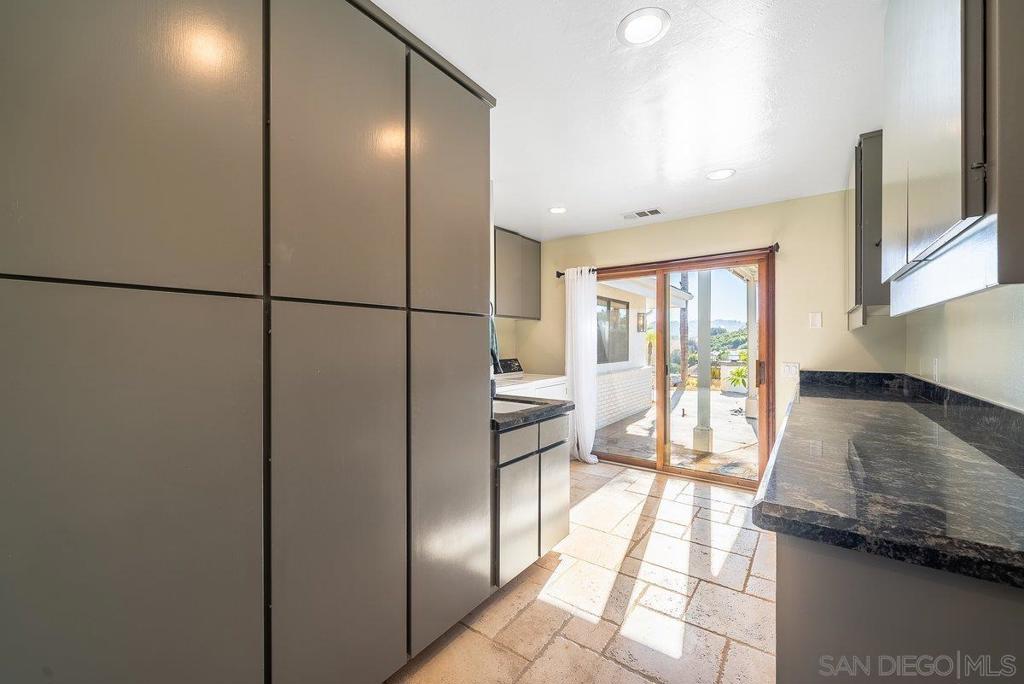 33 Gateview Property Photo 24