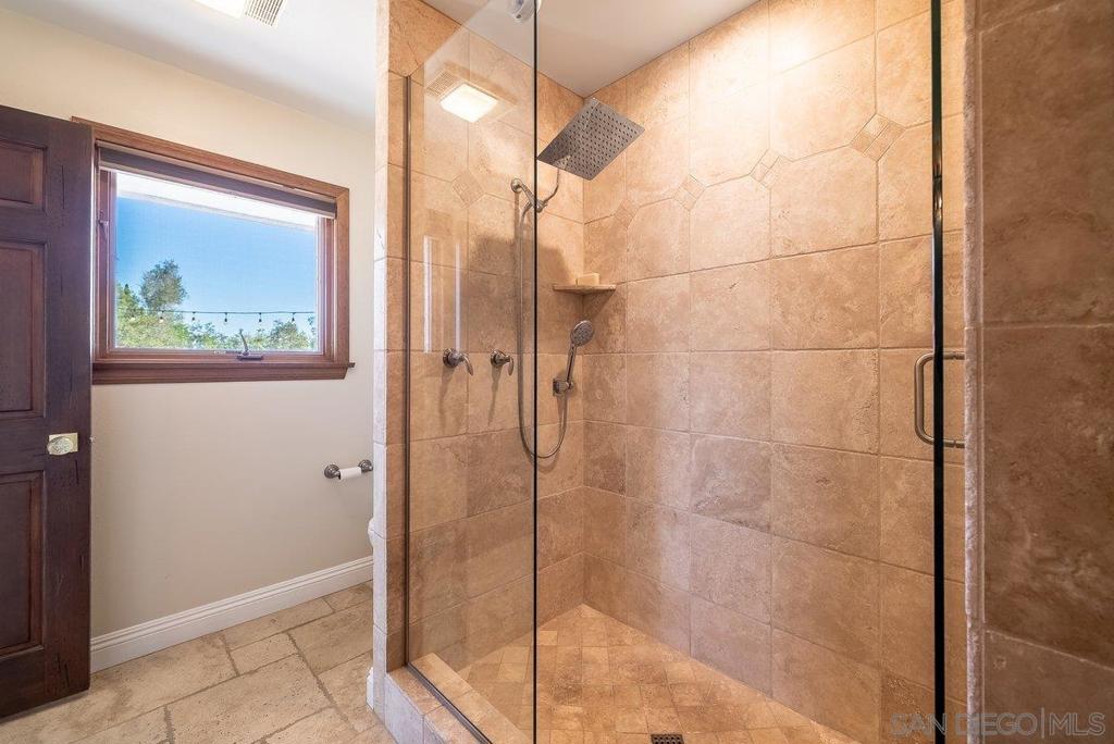 33 Gateview Property Photo 31