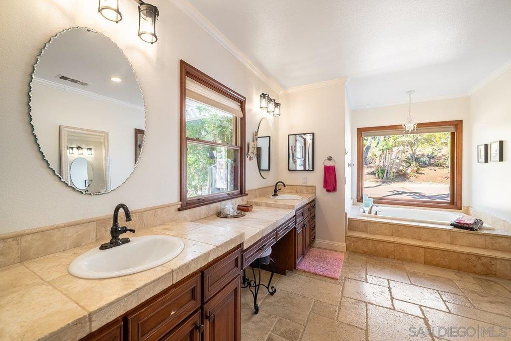 33 Gateview Property Photo 42
