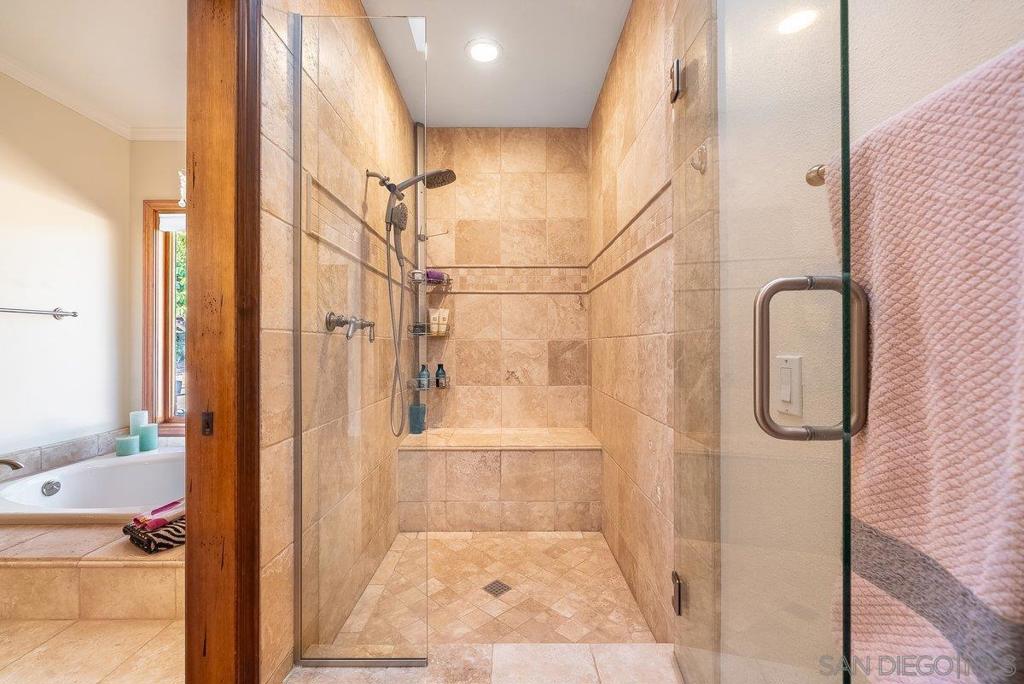 33 Gateview Property Photo 44