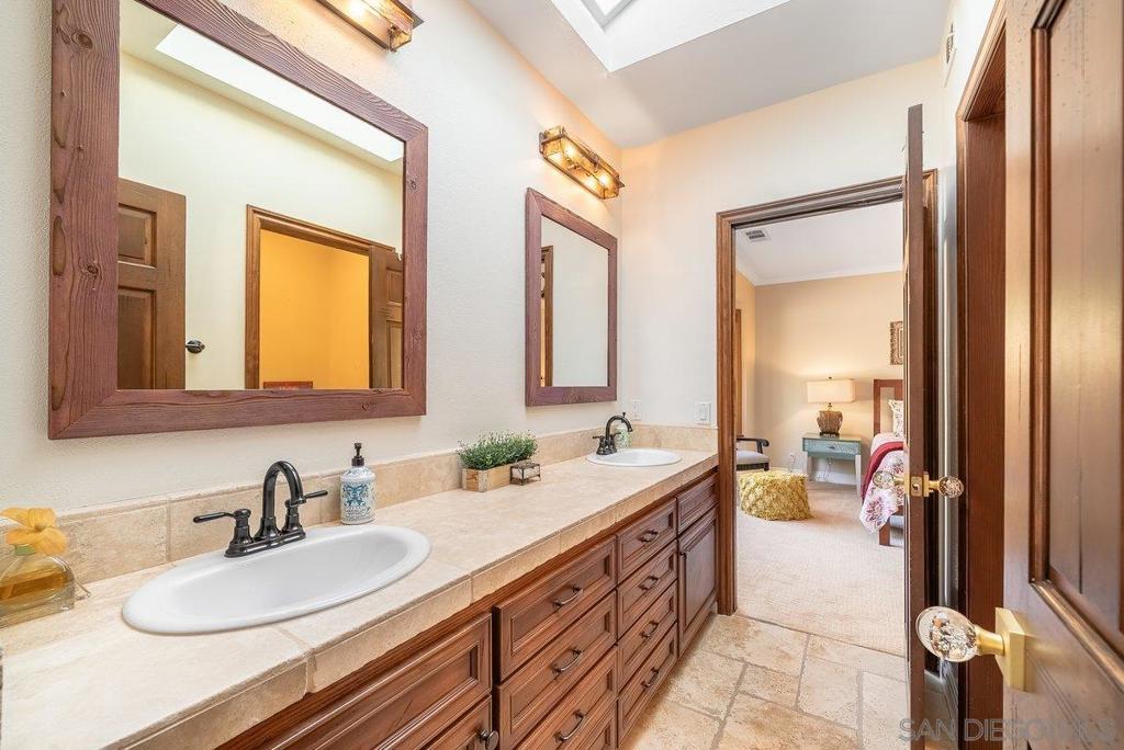 33 Gateview Property Photo 48