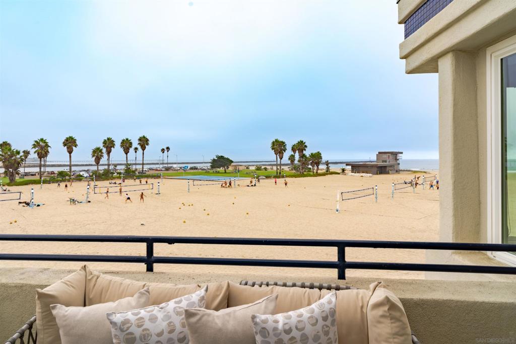 2689 Ocean Front Walk Property Photo 2