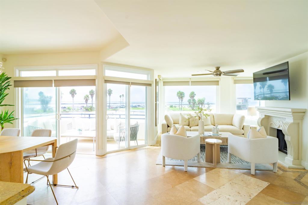 2689 Ocean Front Walk Property Photo 4