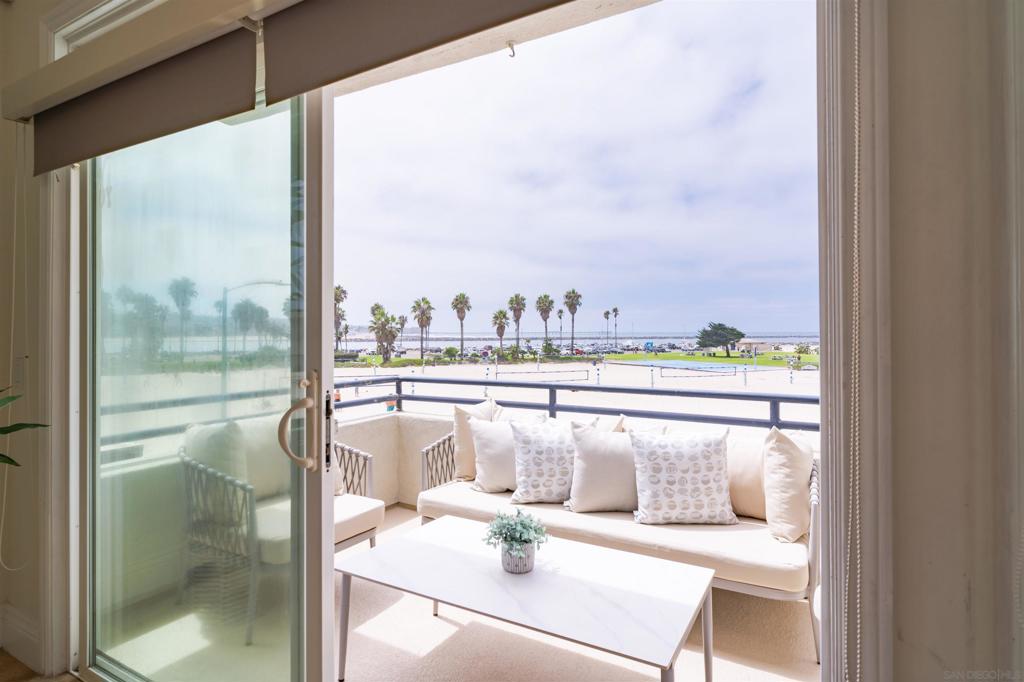 2689 Ocean Front Walk Property Photo 8