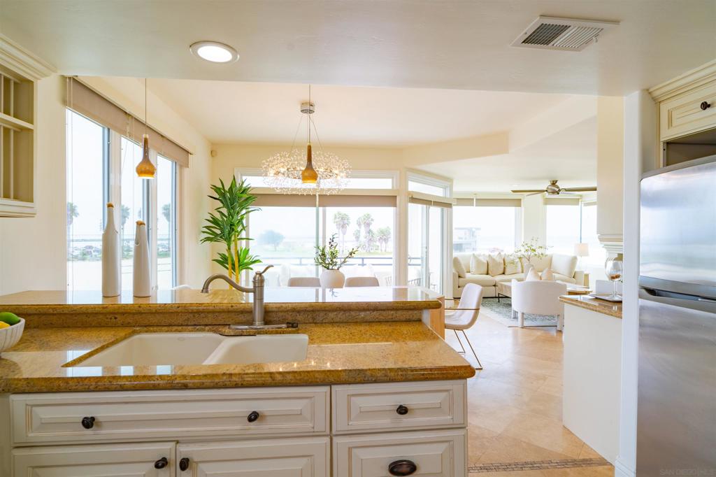 2689 Ocean Front Walk Property Photo 17