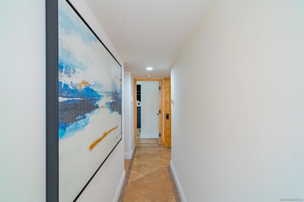 2689 Ocean Front Walk Property Photo 18