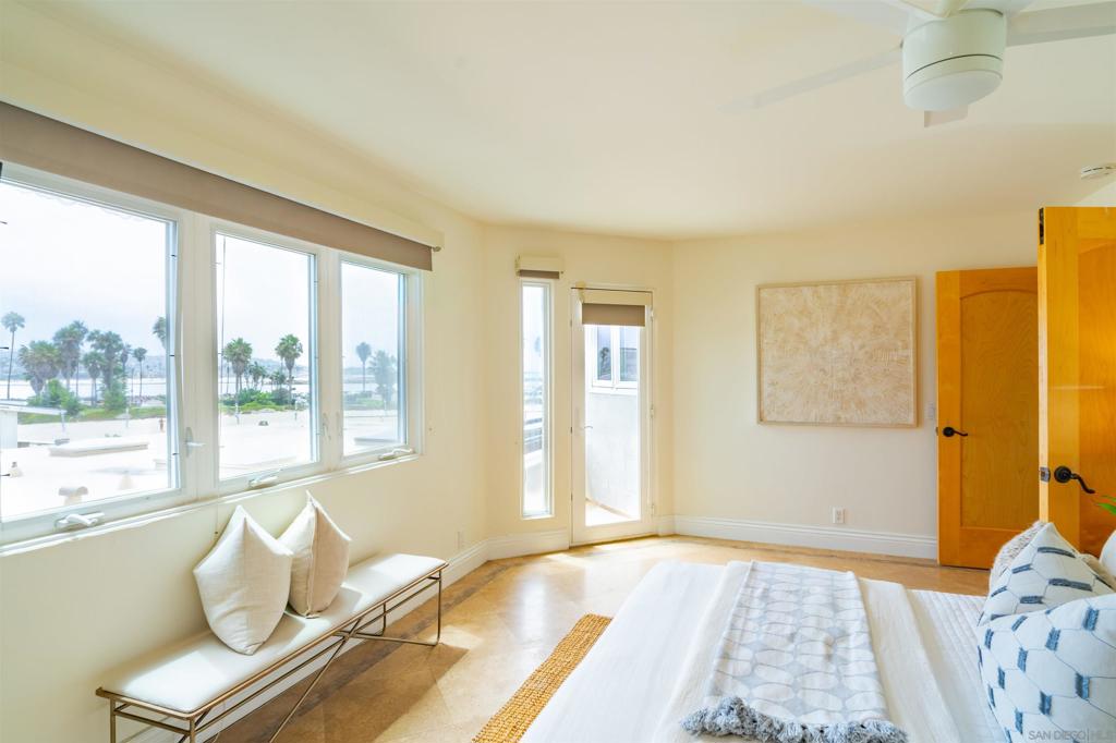 2689 Ocean Front Walk Property Photo 23