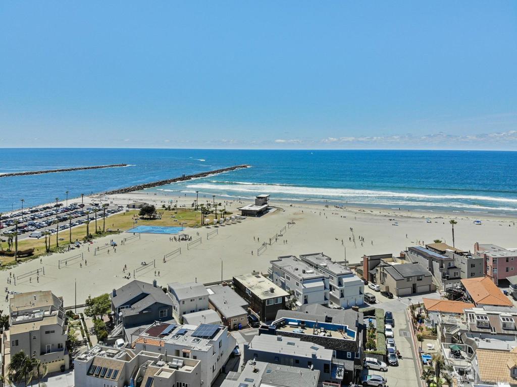 2689 Ocean Front Walk Property Photo 45
