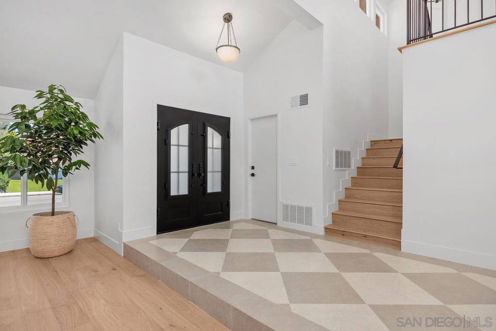 2120 Pintoresco Property Photo 5