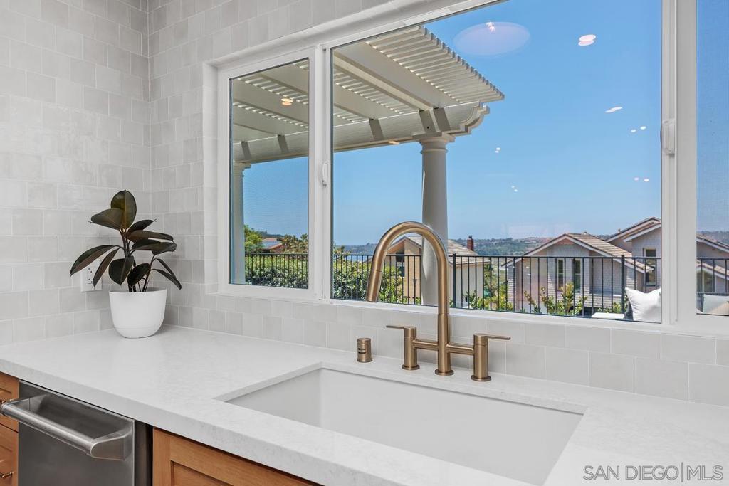 2120 Pintoresco Property Photo 10