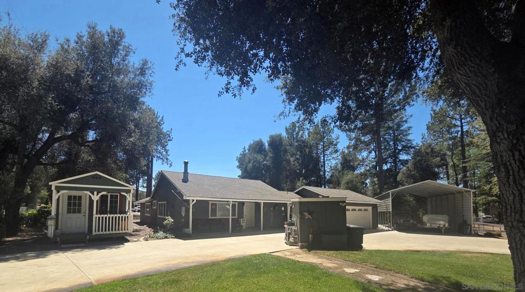 7656 Pine Blvd Property Photo 3