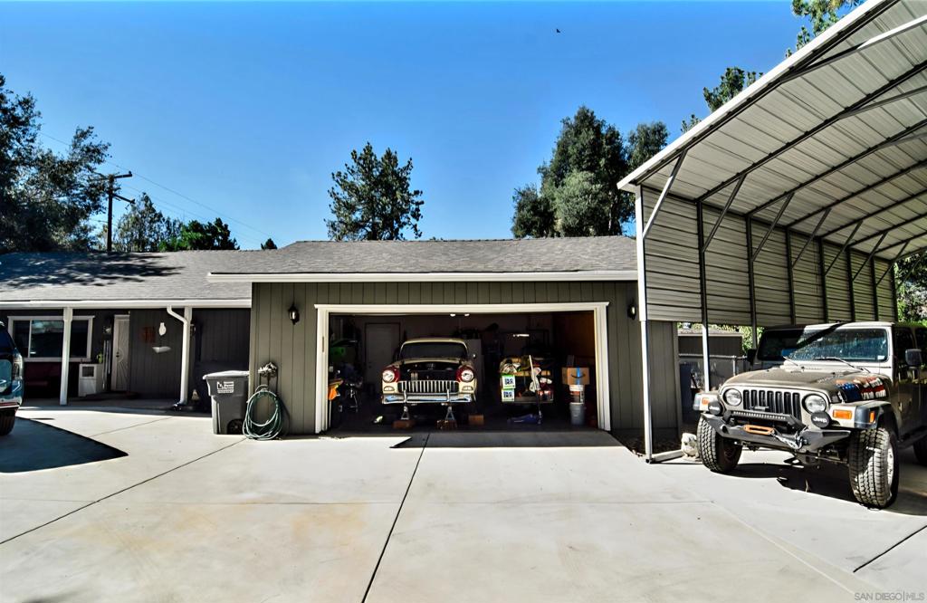 7656 Pine Blvd Property Photo 4