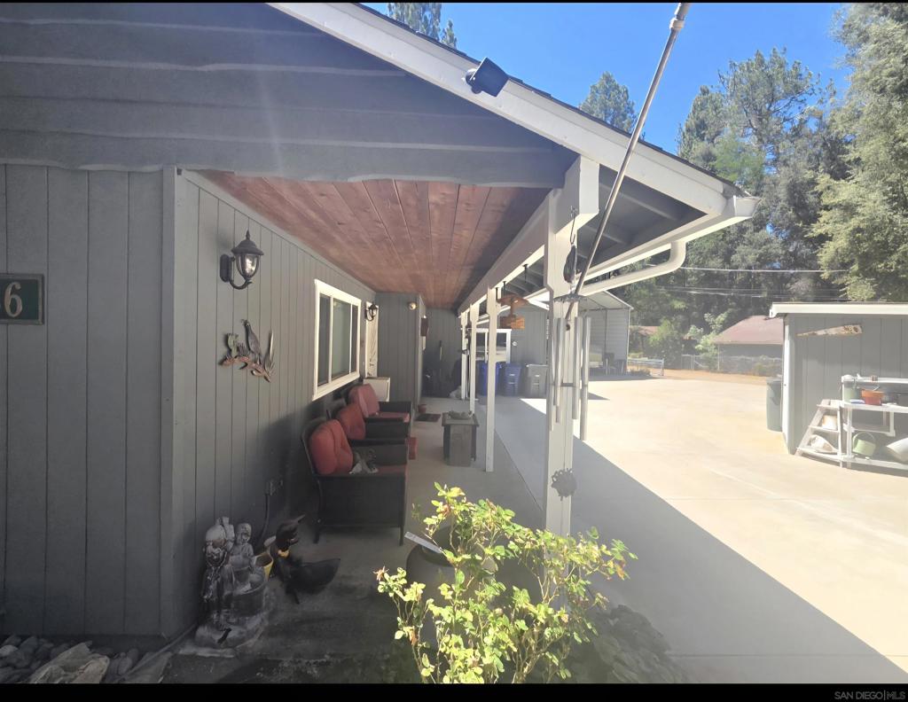 7656 Pine Blvd Property Photo 5