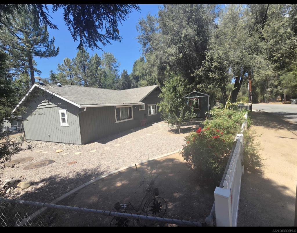 7656 Pine Blvd Property Photo 6