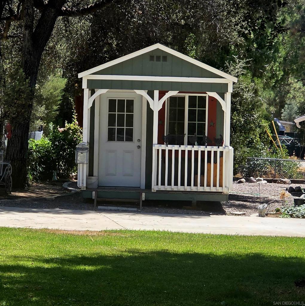 7656 Pine Blvd Property Photo 7