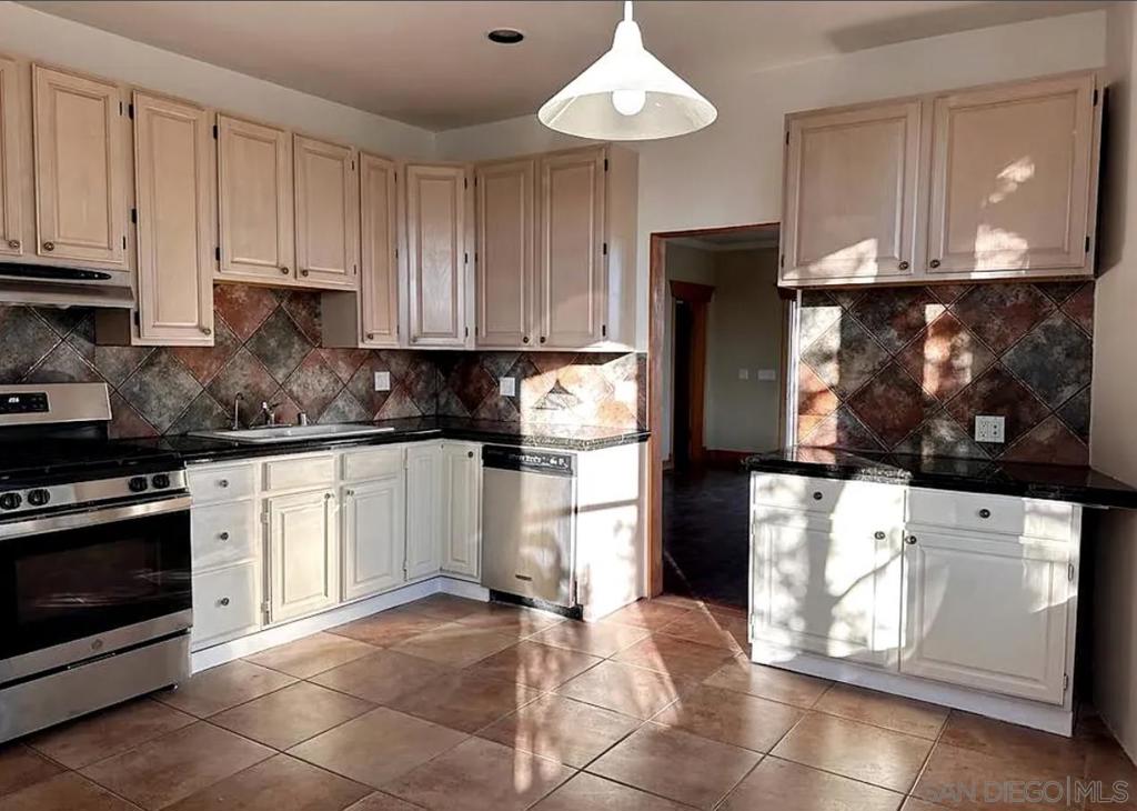 2104 Dale Street Property Photo 5