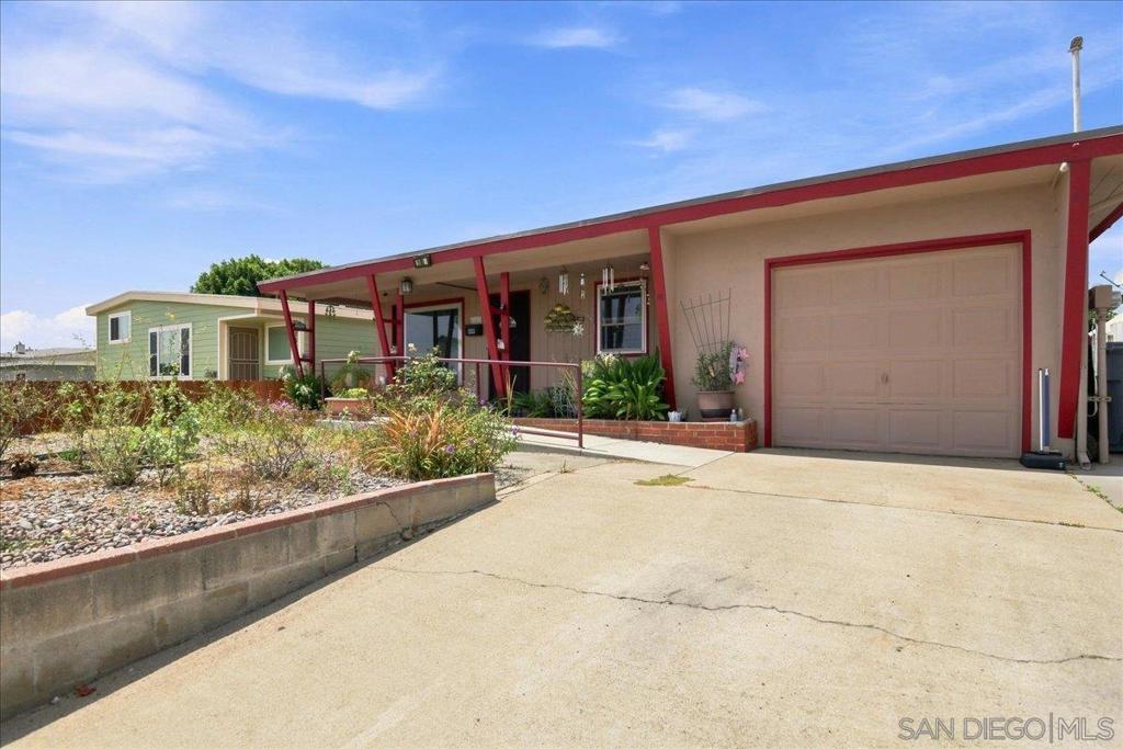 986 9th St Property Photo 1