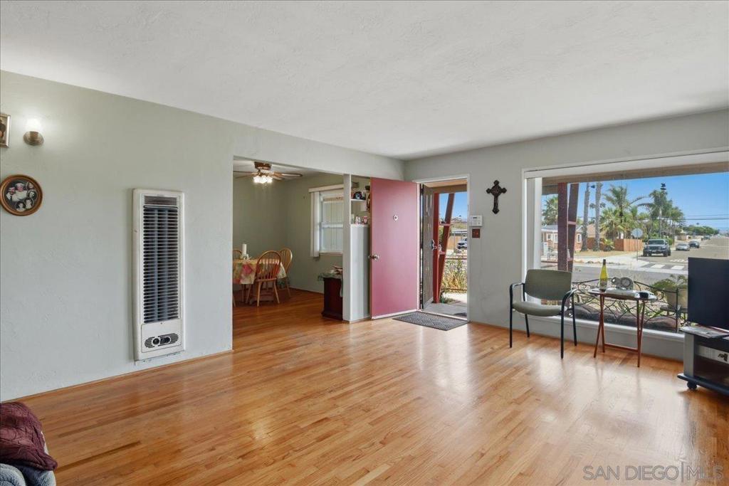 986 9th St Property Photo 2