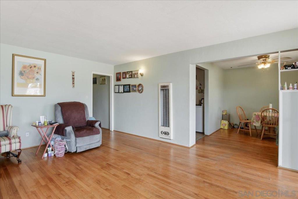 986 9th St Property Photo 3