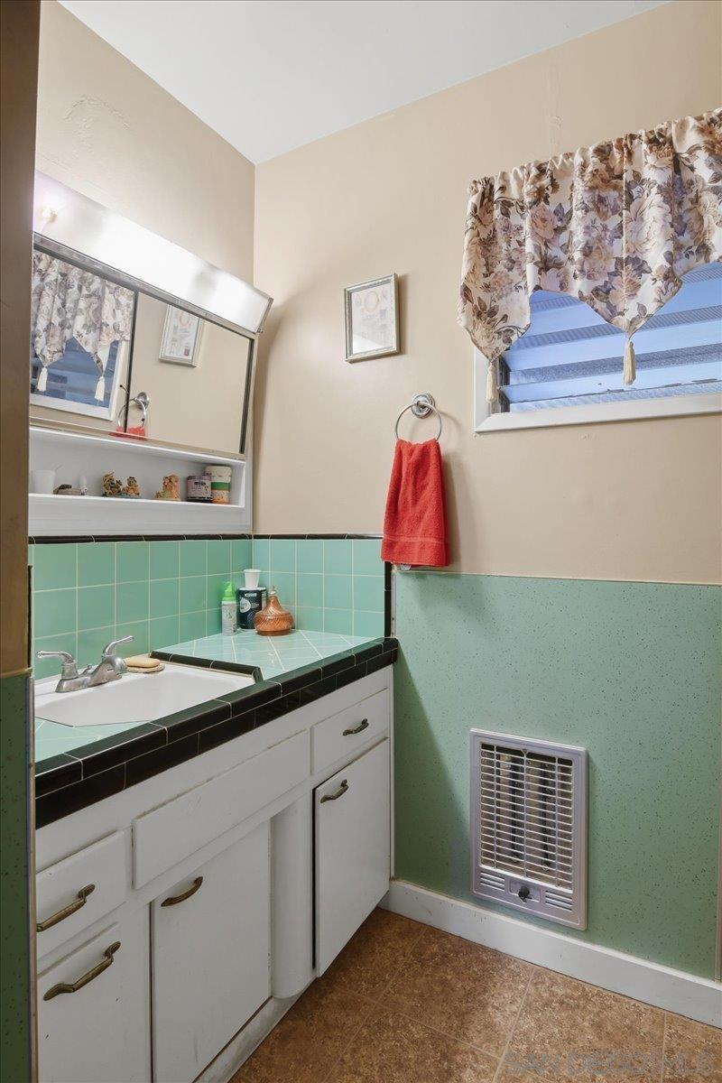 986 9th St Property Photo 5