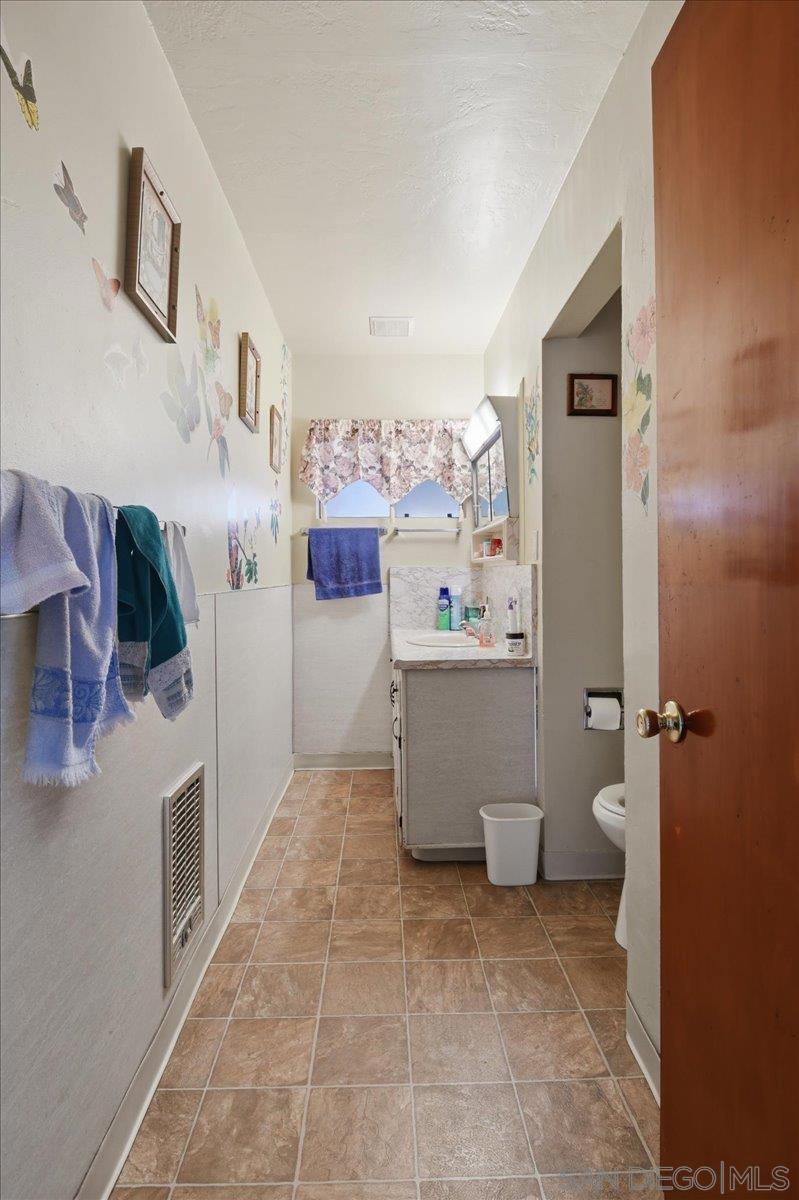 986 9th St Property Photo 7