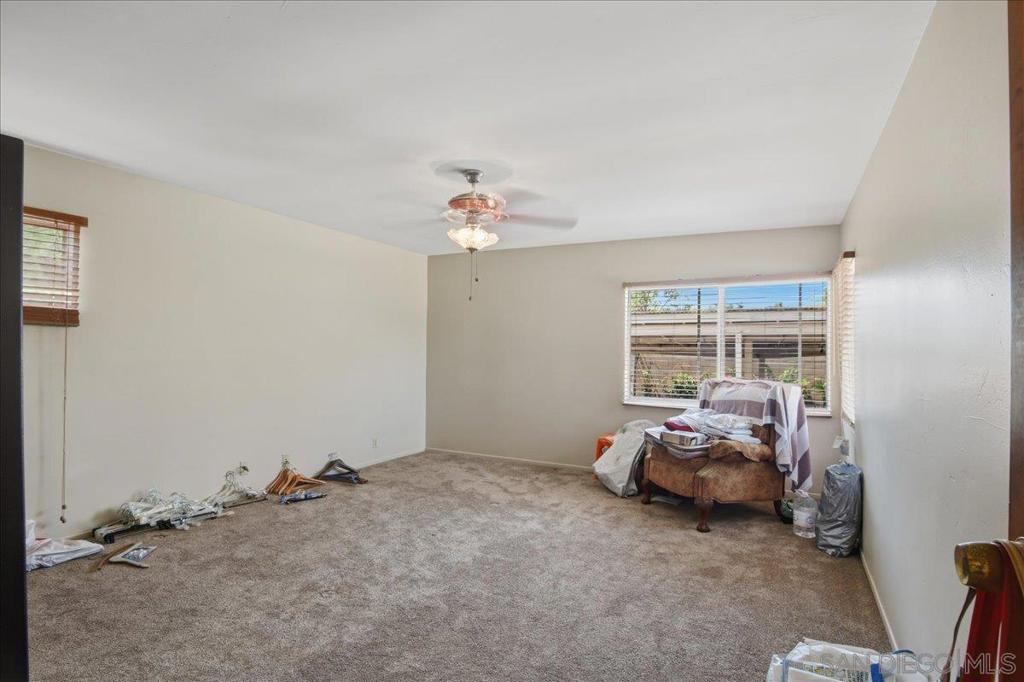 986 9th St Property Photo 14