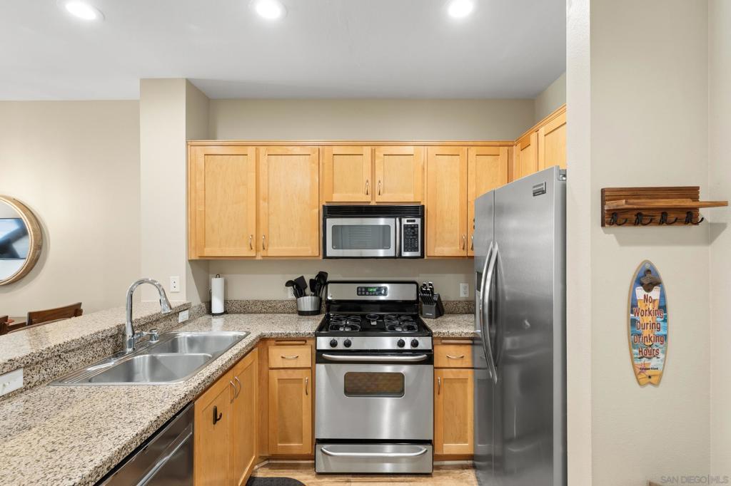 450 J St 3041 Property Photo 2