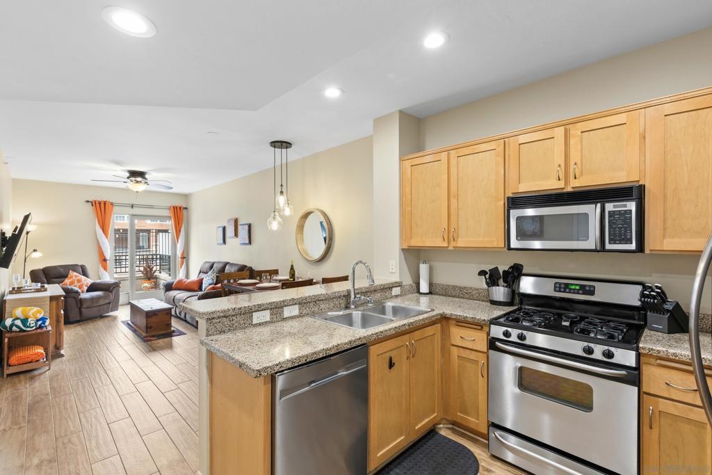450 J St 3041 Property Photo 3