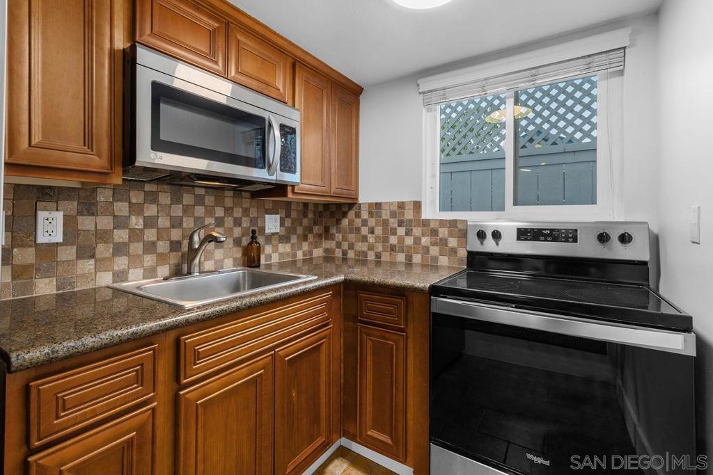 1030 Robinson Ave 107 Property Photo 6