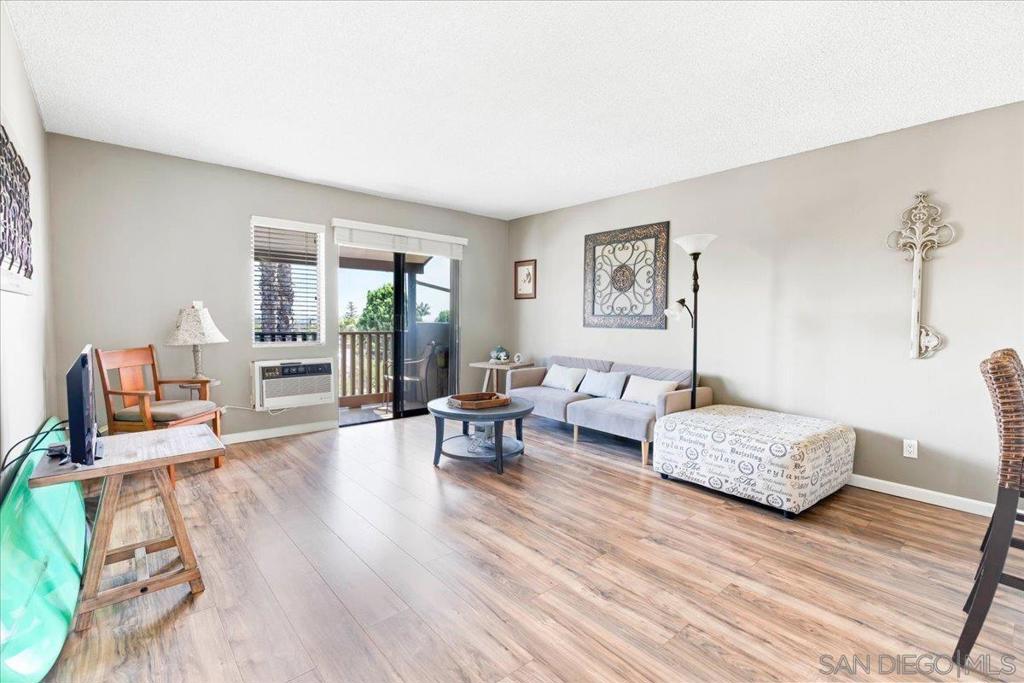 6924 Hyde Park Dr 104 Property Photo 2