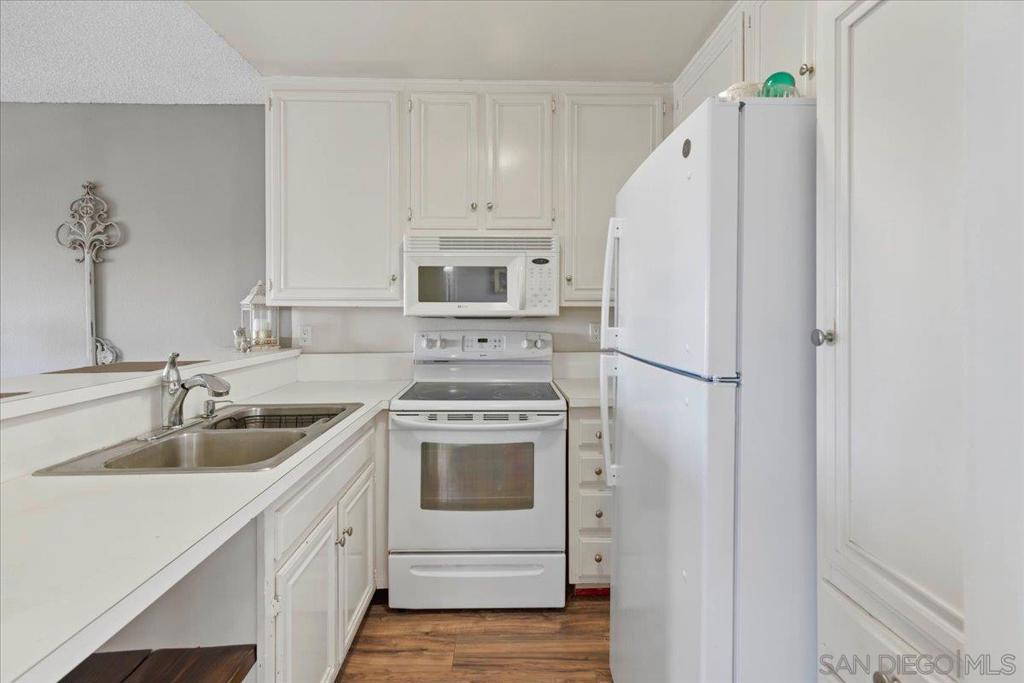 6924 Hyde Park Dr 104 Property Photo 10
