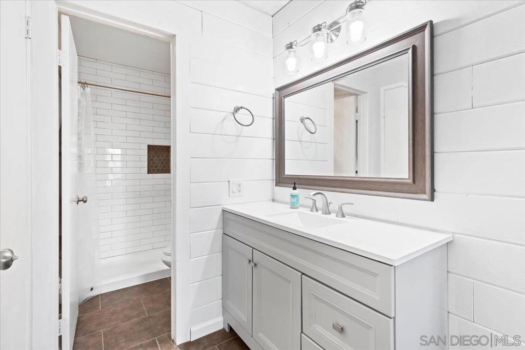 6924 Hyde Park Dr 104 Property Photo 27