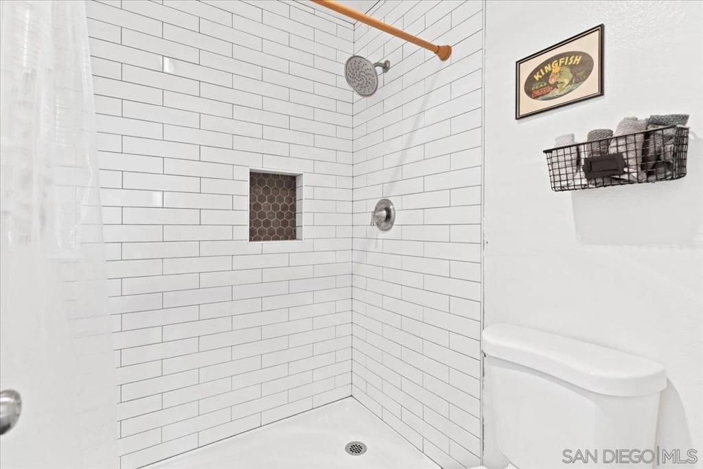 6924 Hyde Park Dr 104 Property Photo 28