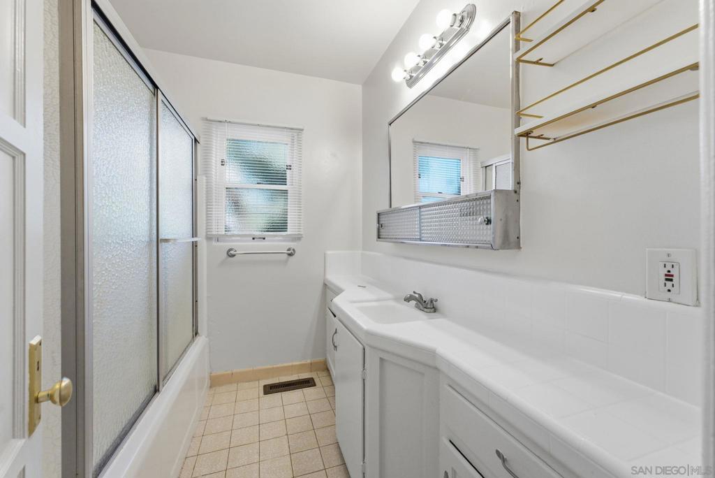3422 24 Albert St Property Photo 16