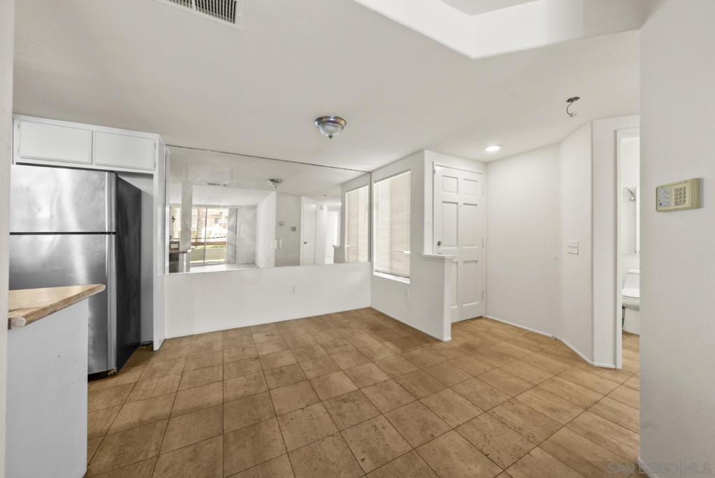 440 Ribbon Beach Way 270 Property Photo 4
