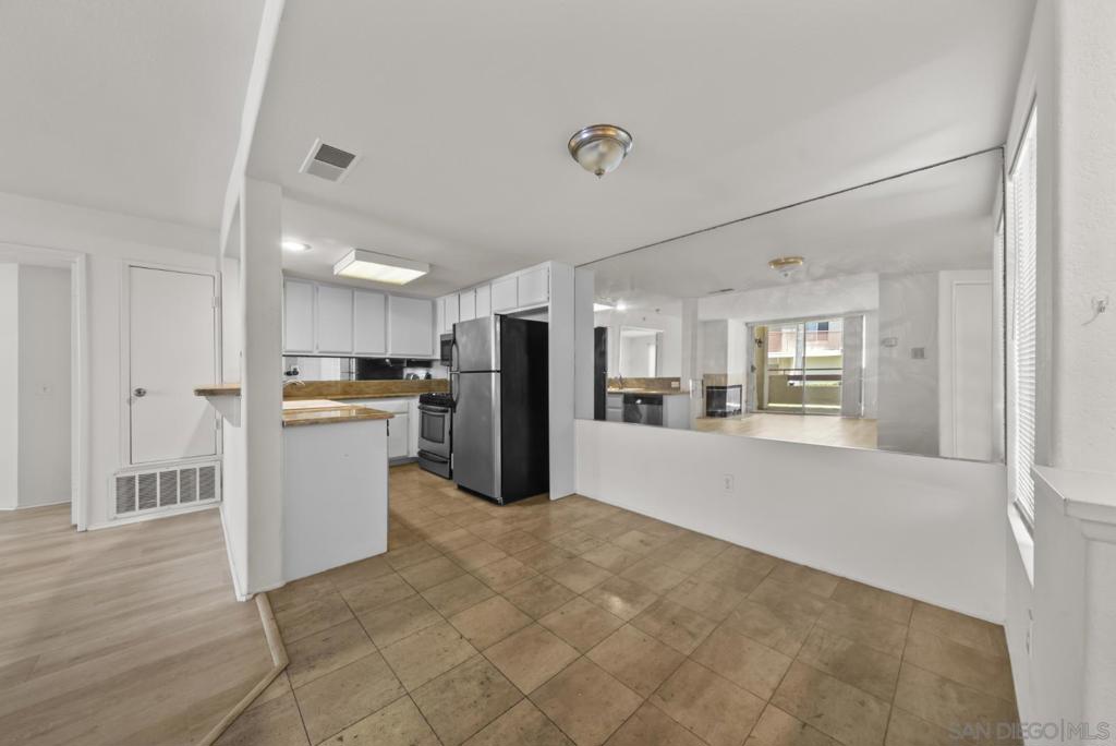 440 Ribbon Beach Way 270 Property Photo 7