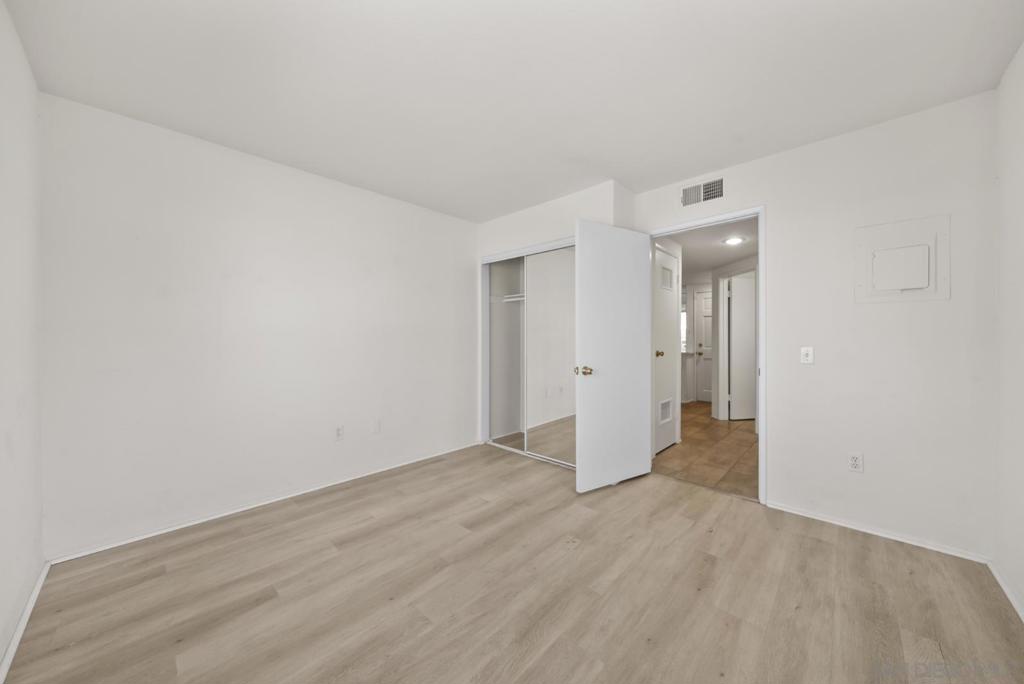 440 Ribbon Beach Way 270 Property Photo 10